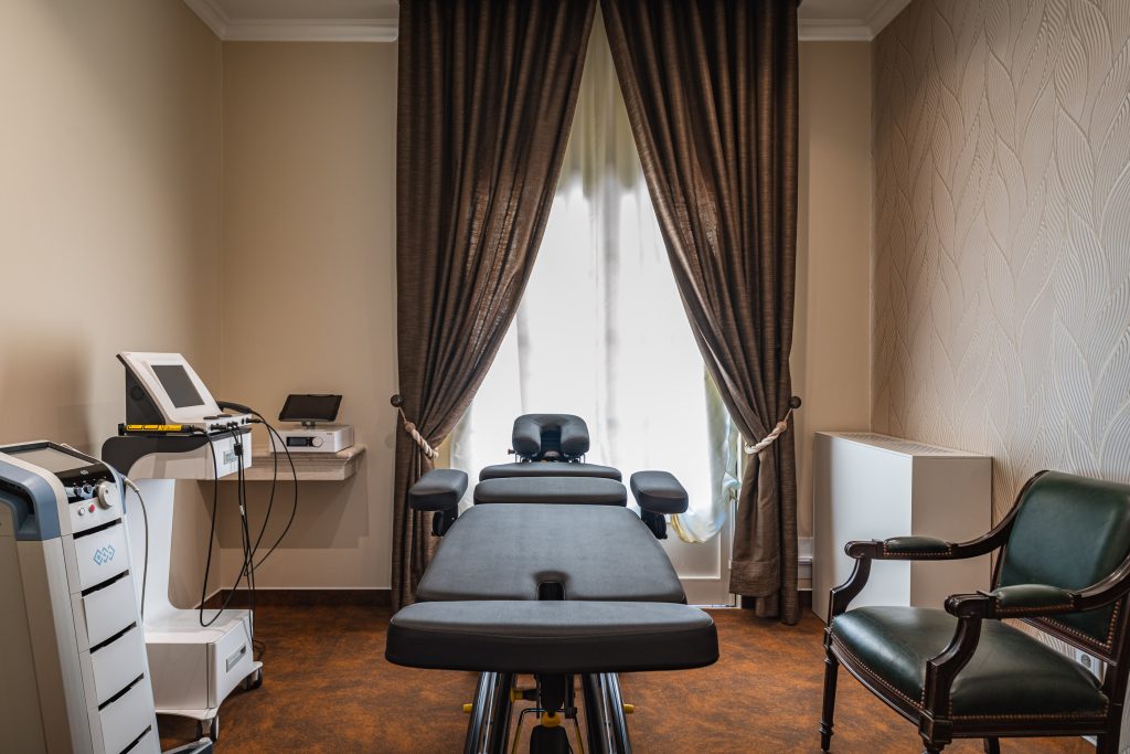 osteopathy physiotherapy session electrotherapy