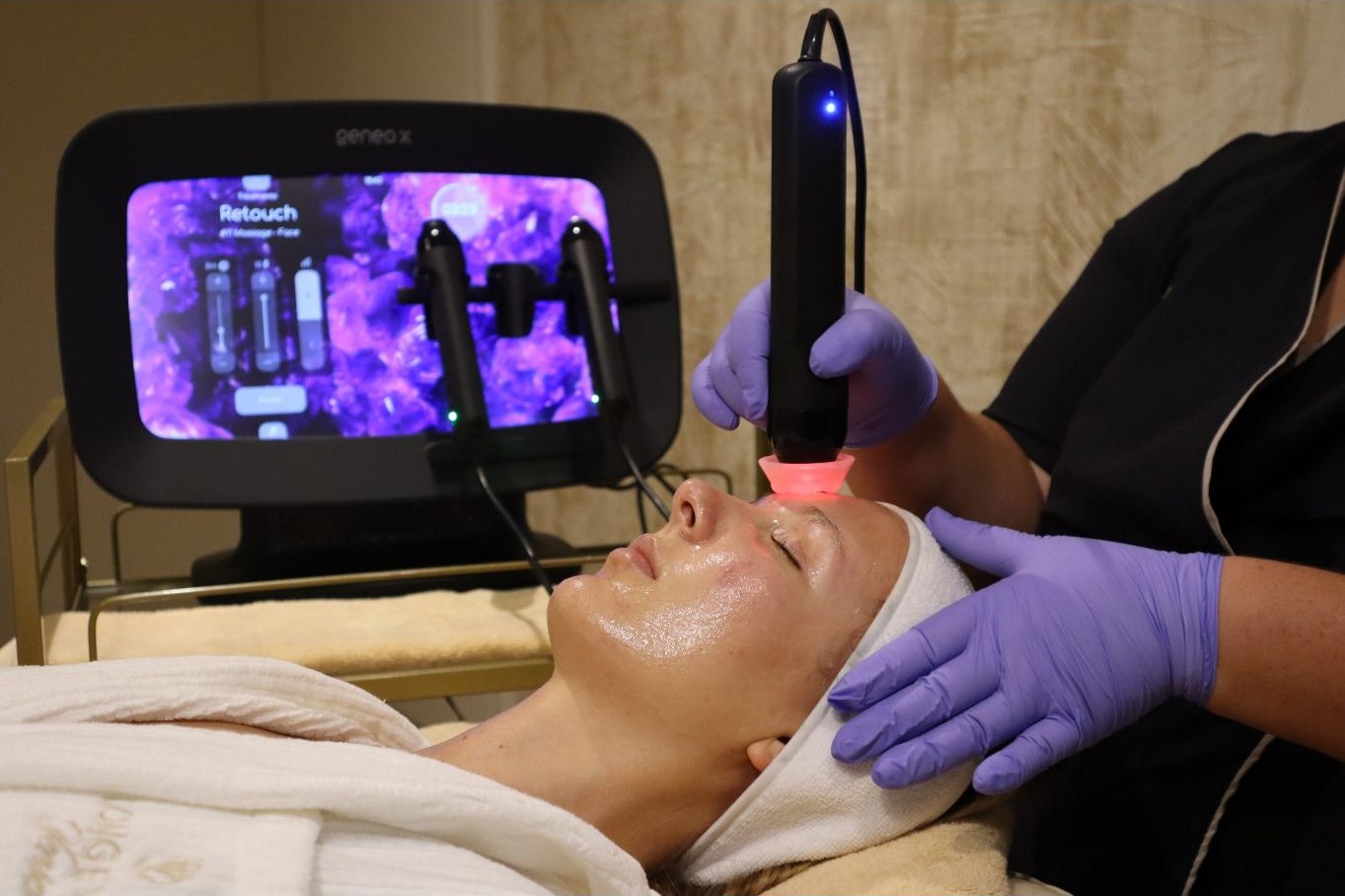 Geneo X Facial treatment at Longevity Clinic Cascais